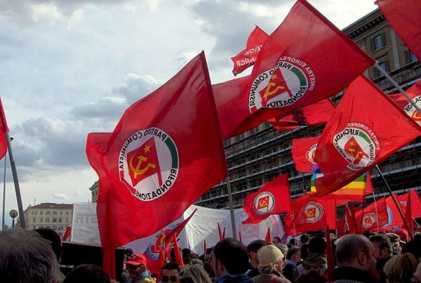 La crisi d’identità politica dei post-comunisti