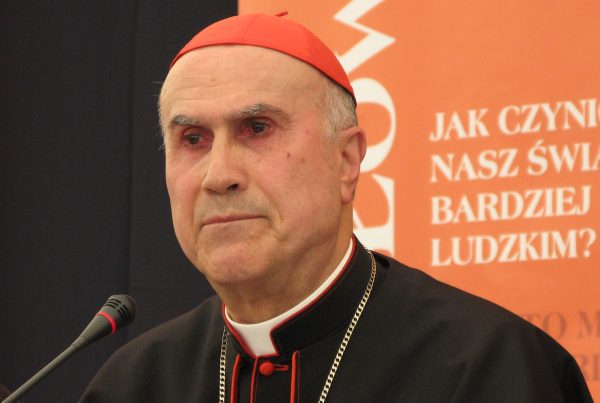 Tarcisio Bertone - Gli innumerevoli e diversi volti della povertà