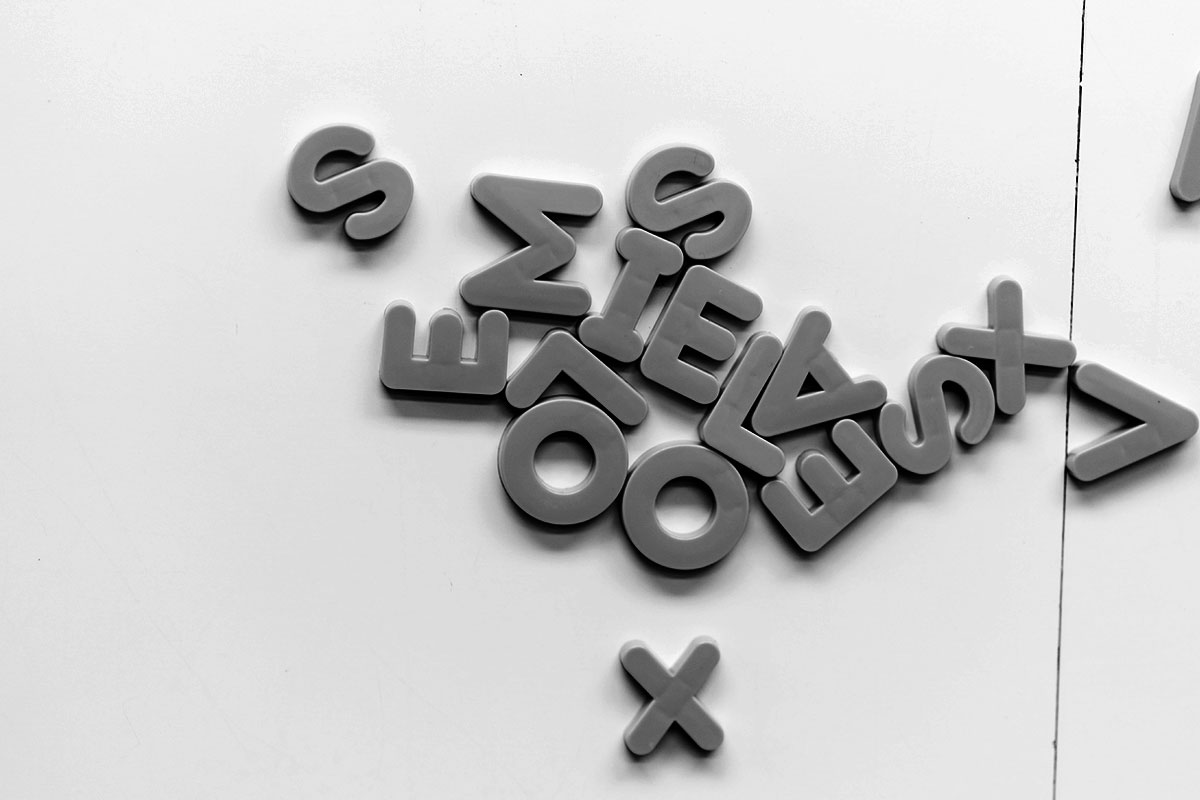 La sintesi dialettica parla linguaggio negativo